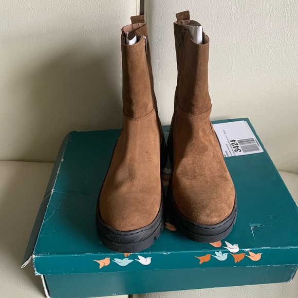 ANTHROPOLOGIE Farylrobin Chelsea Boots - Picture 6 of 10